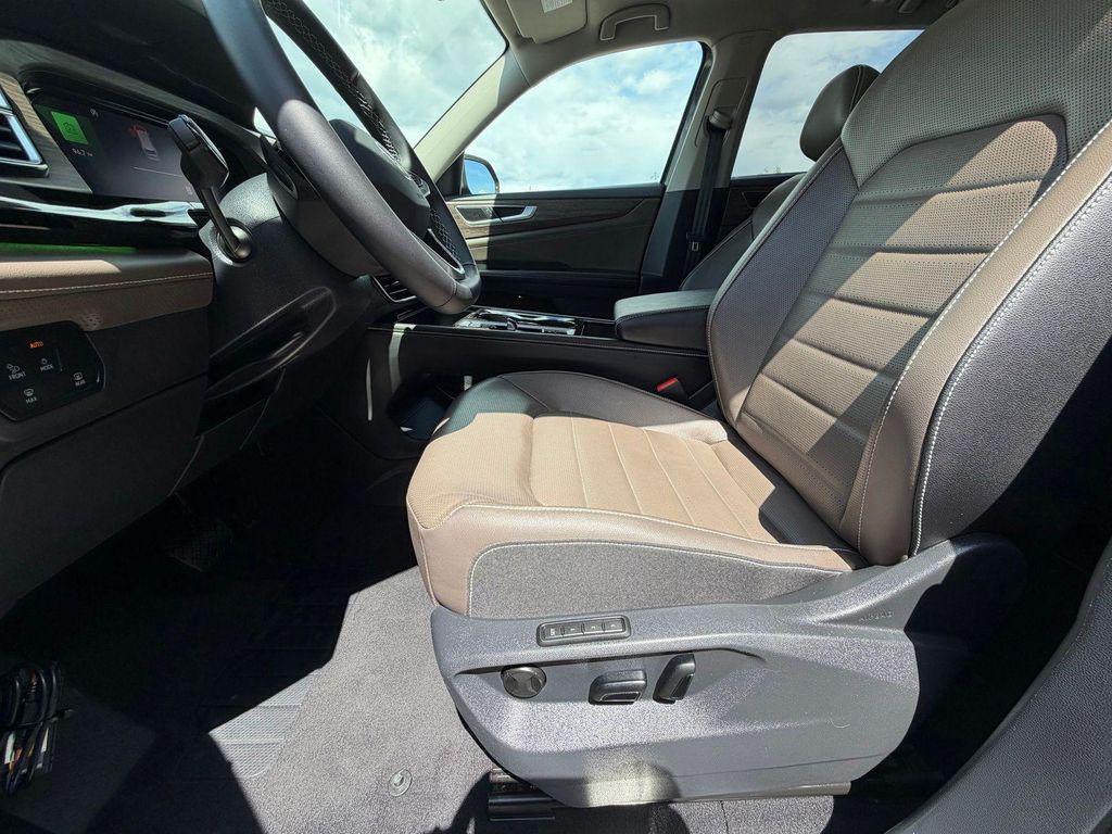 used 2025 Volkswagen Atlas car, priced at $38,999