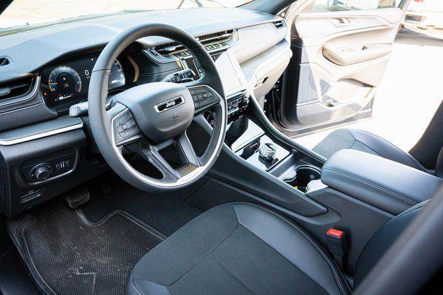 new 2025 Jeep Grand Cherokee car, priced at $43,543