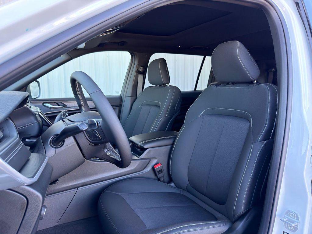 new 2025 Jeep Grand Cherokee L car, priced at $41,175