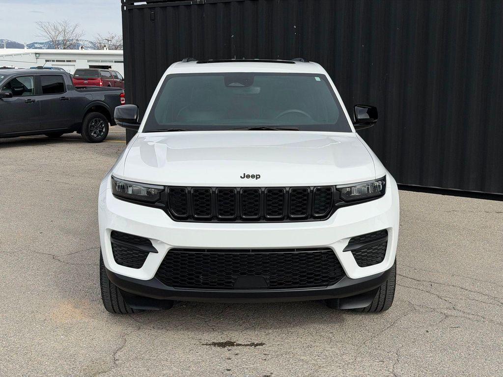 used 2024 Jeep Grand Cherokee car, priced at $33,999