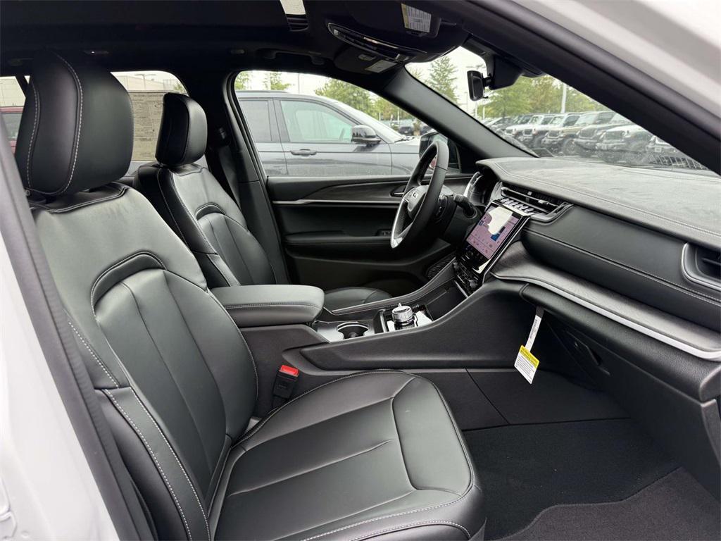 new 2025 Jeep Grand Cherokee car, priced at $40,591