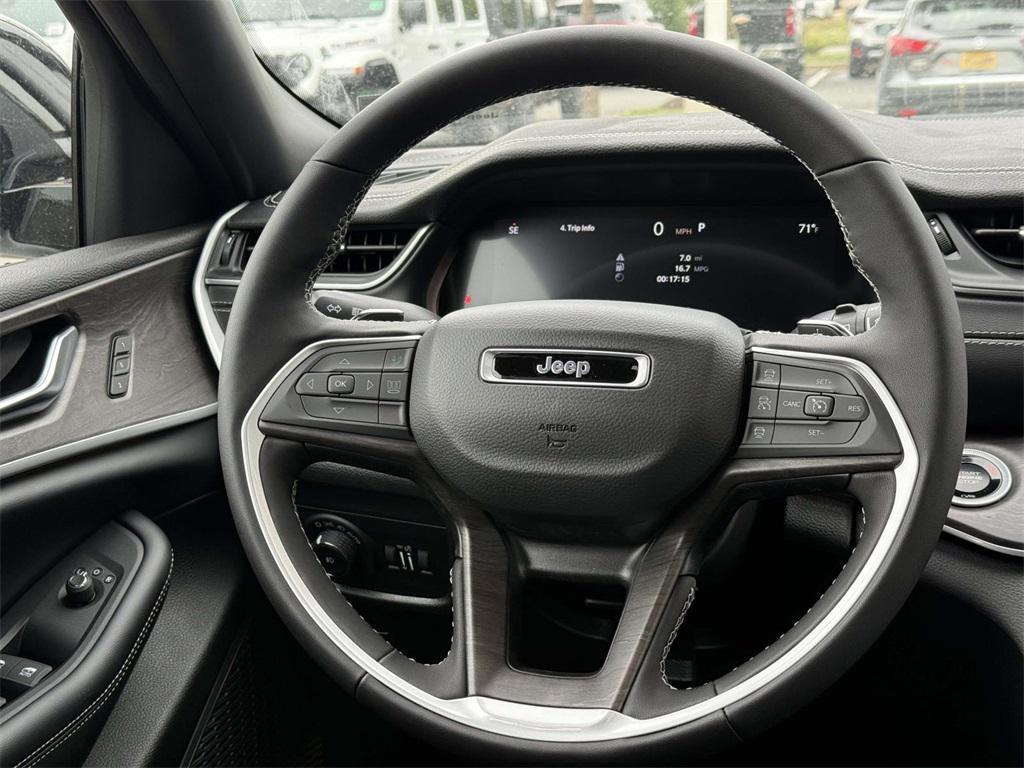 new 2025 Jeep Grand Cherokee car, priced at $40,591