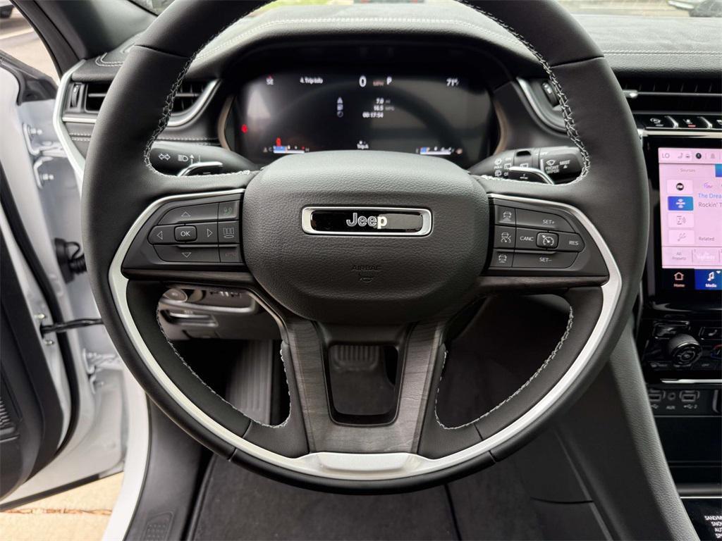 new 2025 Jeep Grand Cherokee car, priced at $40,591