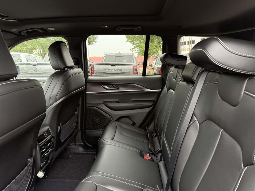 new 2025 Jeep Grand Cherokee car, priced at $40,591