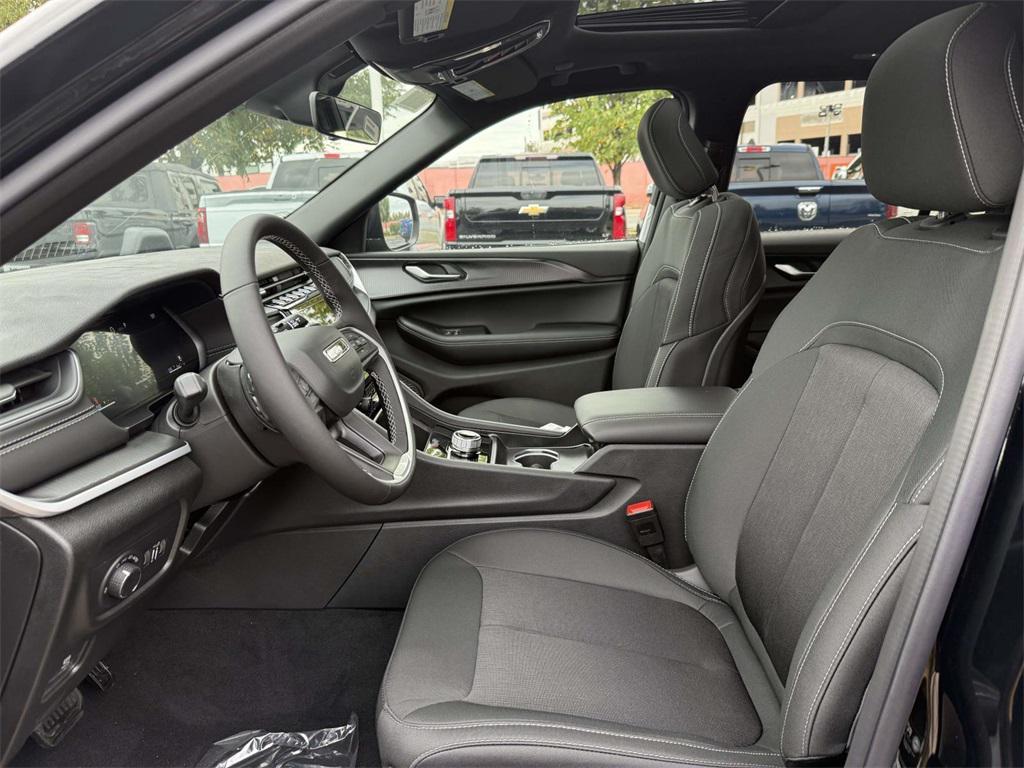 new 2025 Jeep Grand Cherokee car, priced at $37,049