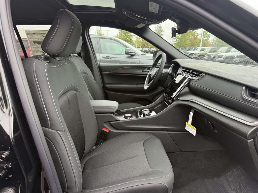 new 2025 Jeep Grand Cherokee car, priced at $37,049