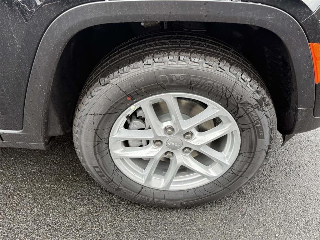 new 2025 Jeep Grand Cherokee car, priced at $37,049