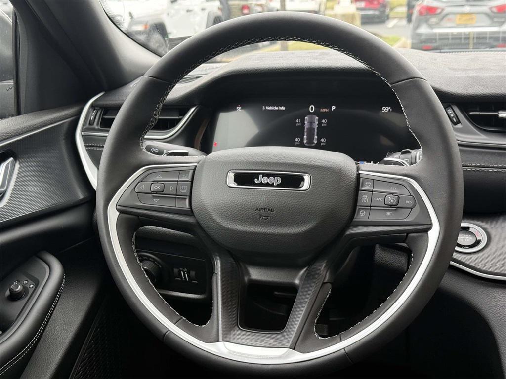 new 2025 Jeep Grand Cherokee car, priced at $37,049