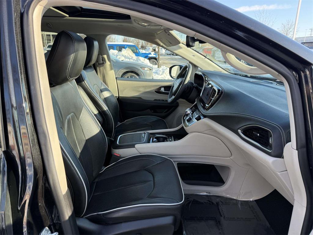 used 2023 Chrysler Pacifica Hybrid car, priced at $26,750