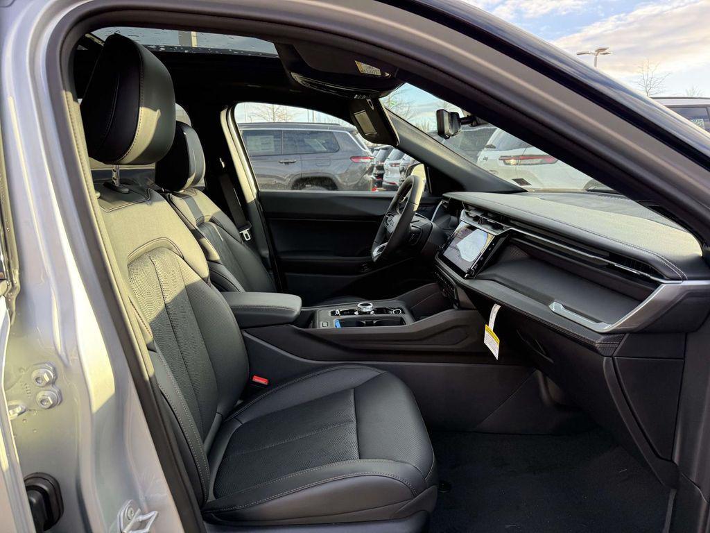 new 2026 Jeep Cherokee car, priced at $43,613