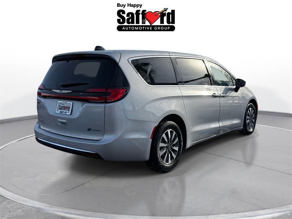 used 2024 Chrysler Pacifica Hybrid car, priced at $27,500