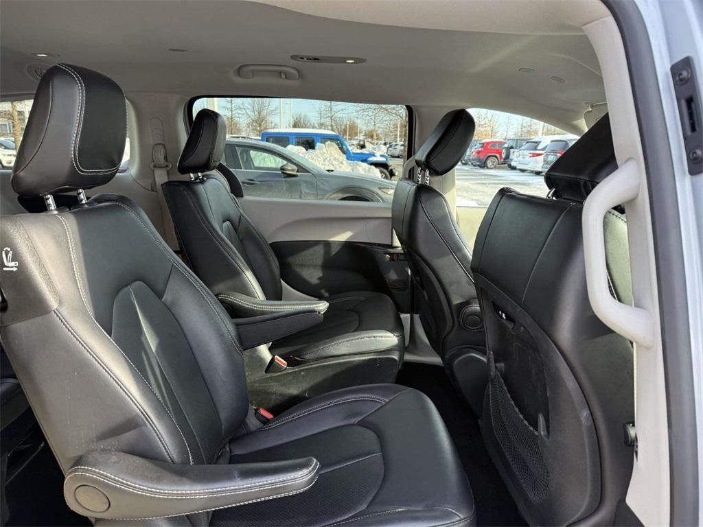 used 2024 Chrysler Pacifica Hybrid car, priced at $27,500