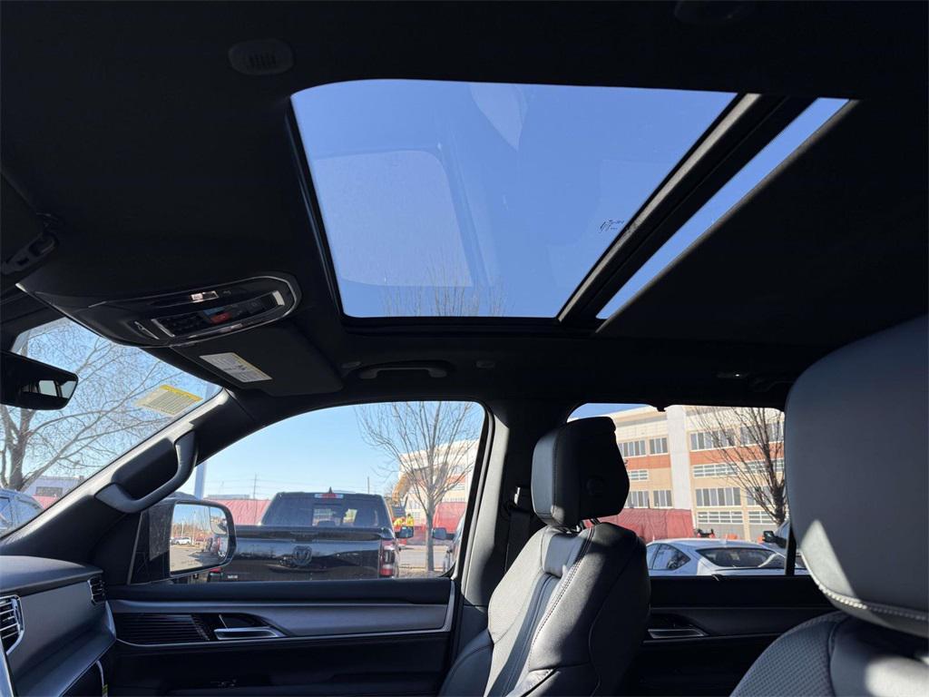 new 2026 Jeep Grand Wagoneer L car, priced at $77,627