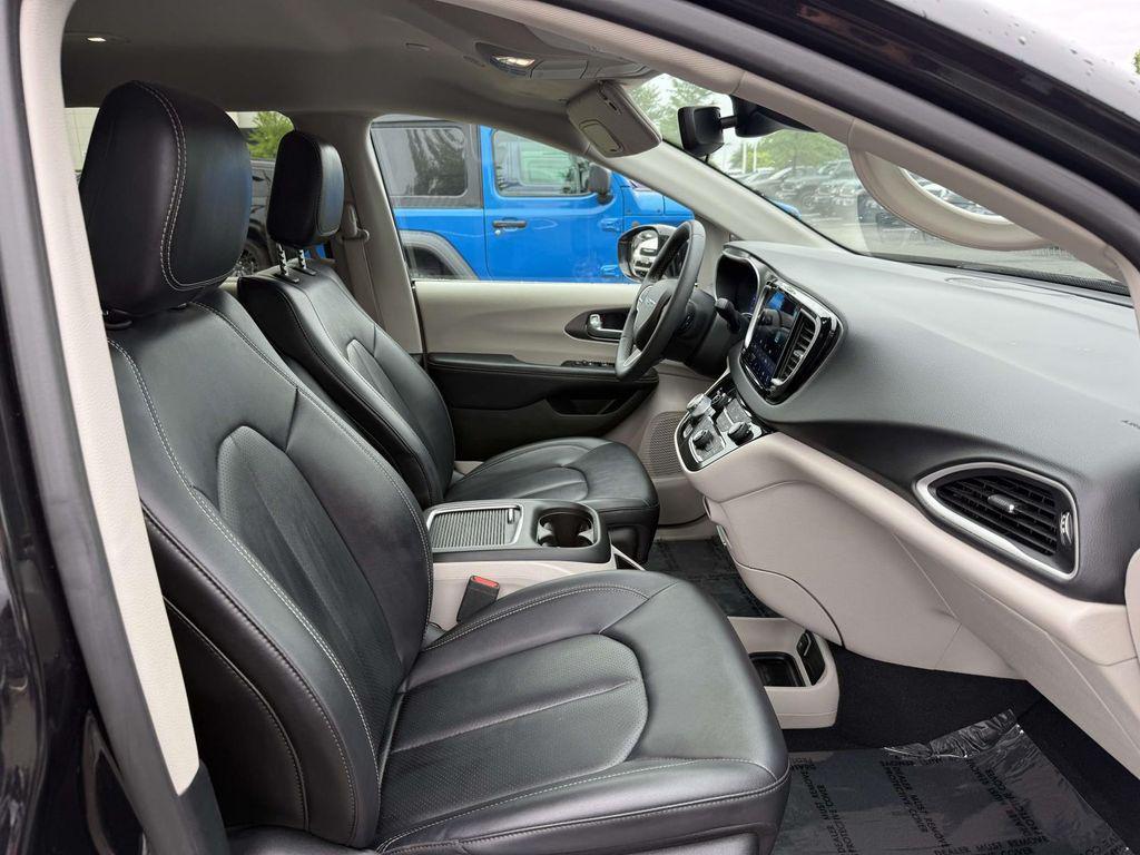 used 2024 Chrysler Pacifica car, priced at $27,314