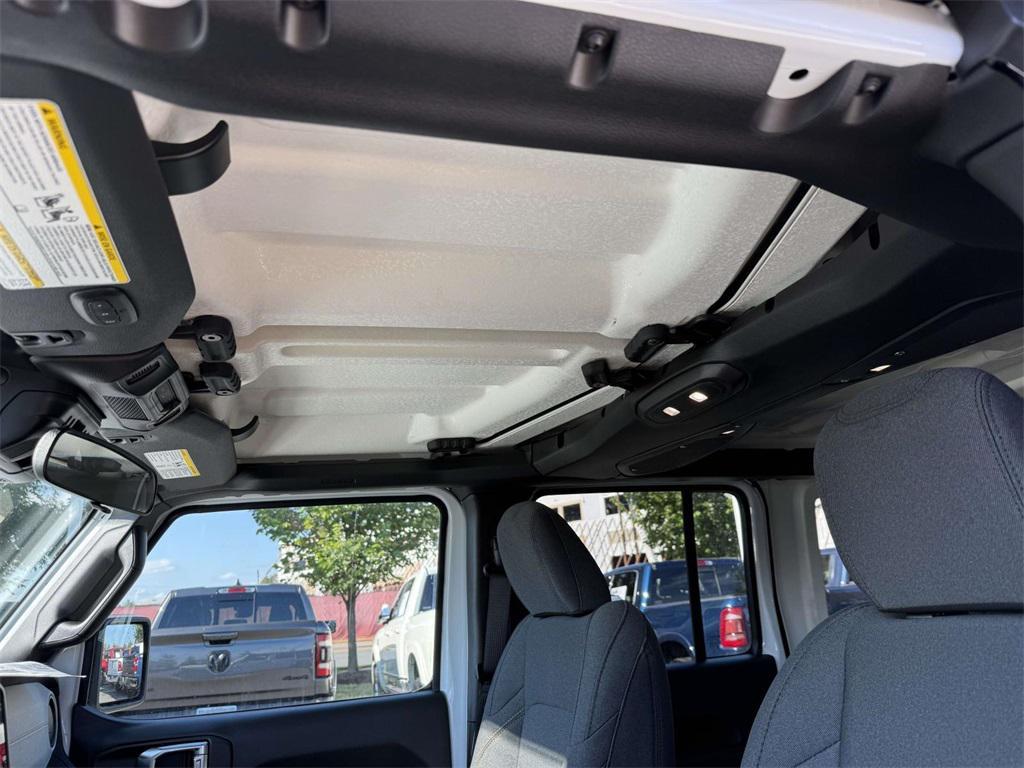 new 2025 Jeep Wrangler car, priced at $38,542