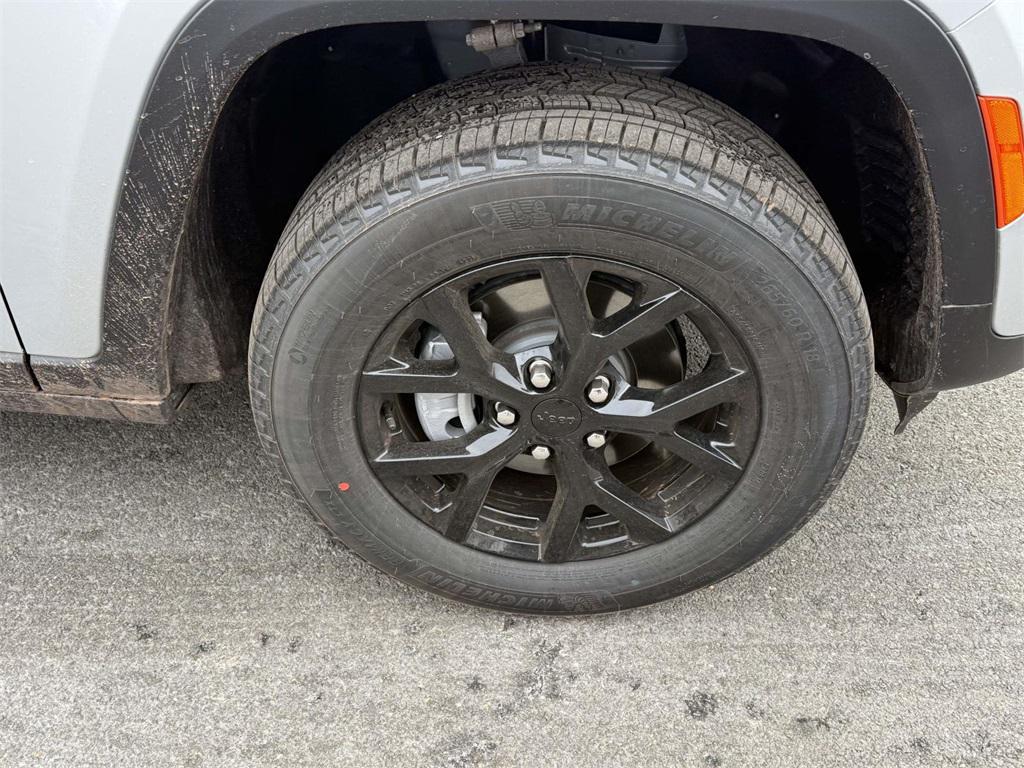 new 2025 Jeep Grand Cherokee car, priced at $36,955