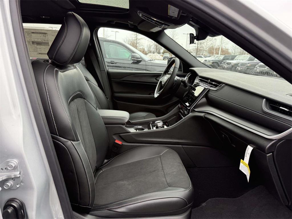 new 2025 Jeep Grand Cherokee car, priced at $36,955