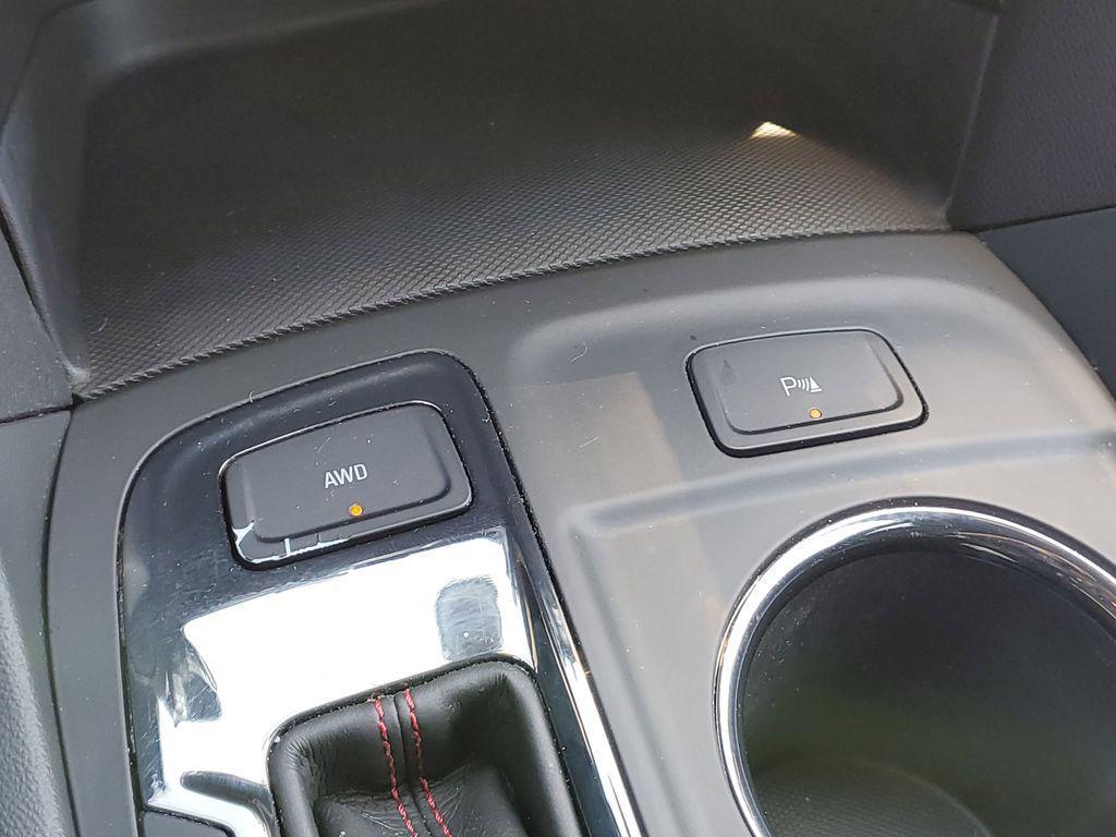used 2024 Chevrolet Equinox car, priced at $25,999
