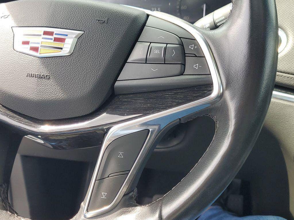 used 2023 Cadillac XT5 car, priced at $30,903