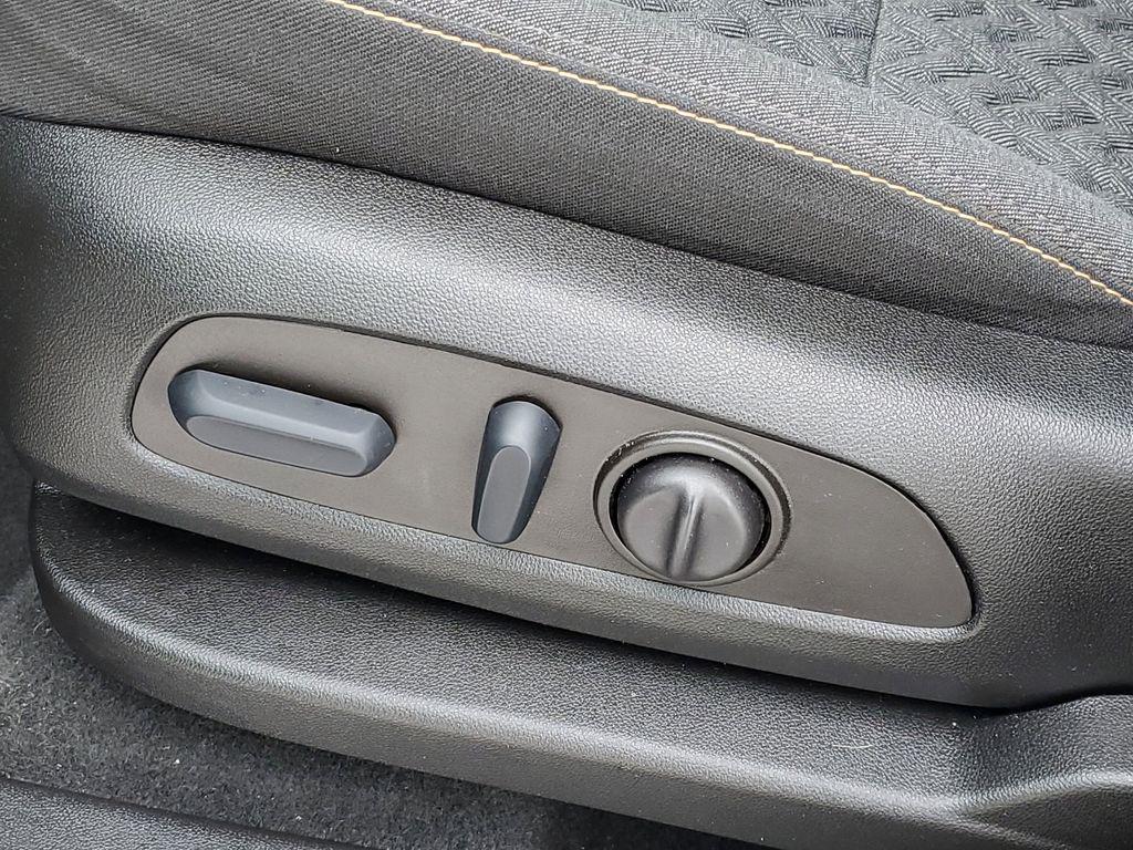 used 2023 Chevrolet Equinox car, priced at $19,999