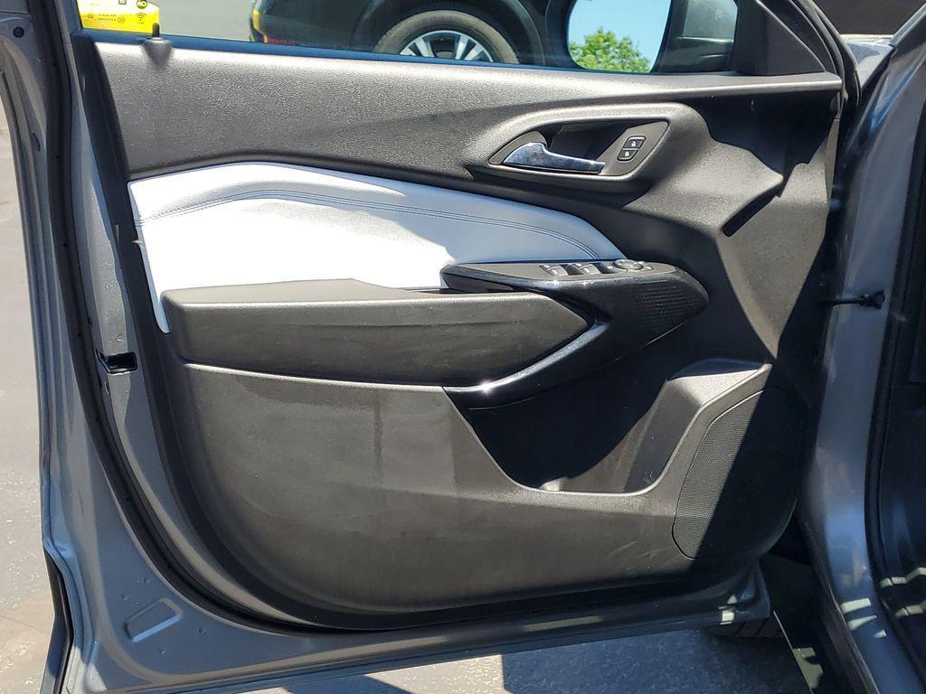 used 2025 Chevrolet Trax car, priced at $21,999