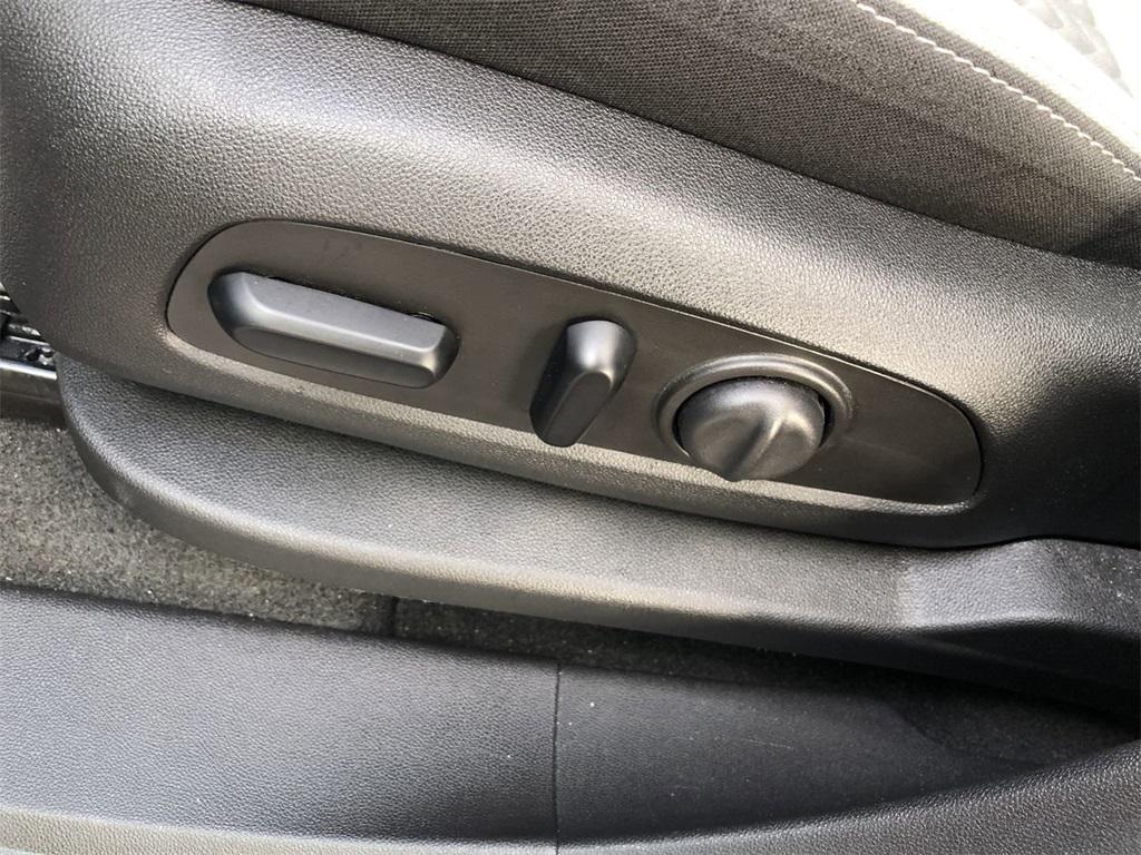 used 2024 Chevrolet Equinox car, priced at $18,999