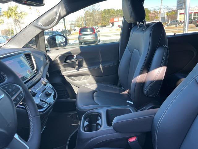 new 2026 Chrysler Pacifica car, priced at $43,160