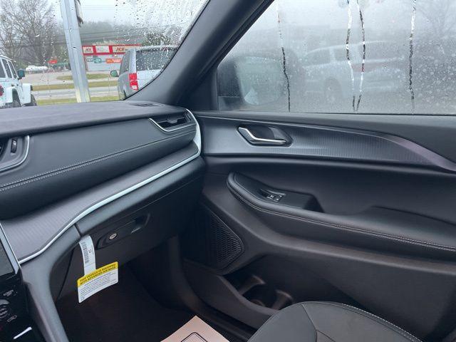 new 2026 Jeep Grand Cherokee car, priced at $44,225