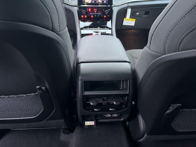 new 2026 Jeep Grand Cherokee car, priced at $44,225