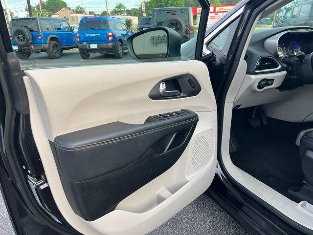 used 2023 Chrysler Pacifica car, priced at $24,999