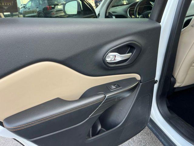 used 2016 Jeep Cherokee car
