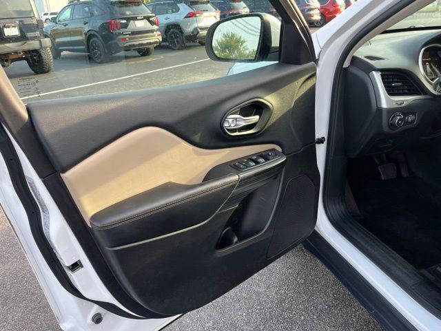 used 2016 Jeep Cherokee car