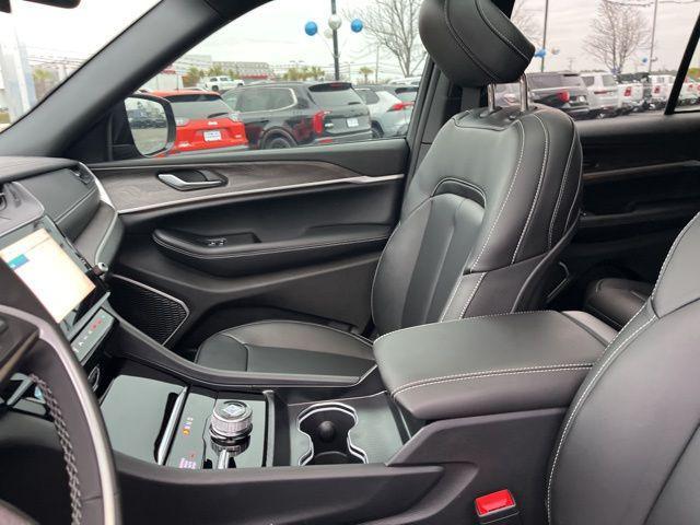 new 2026 Jeep Grand Cherokee car, priced at $45,701