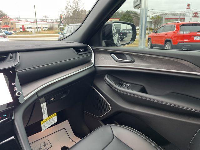 new 2026 Jeep Grand Cherokee car, priced at $45,701
