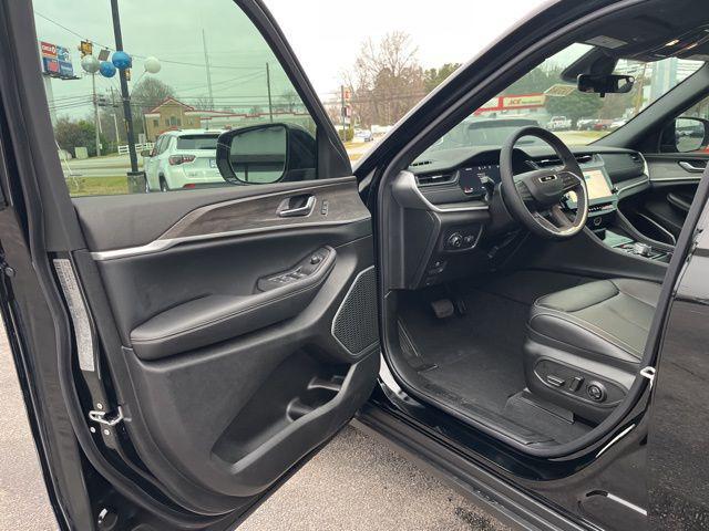 new 2026 Jeep Grand Cherokee car, priced at $45,701