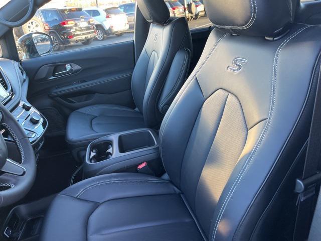 new 2026 Chrysler Pacifica car, priced at $45,864