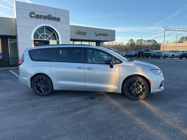 new 2026 Chrysler Pacifica car, priced at $45,864