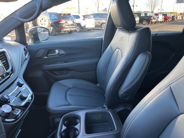 new 2026 Chrysler Pacifica car, priced at $45,864