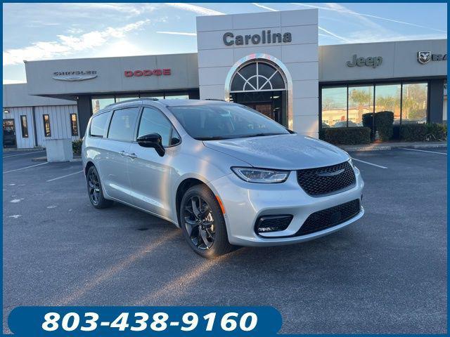 new 2026 Chrysler Pacifica car, priced at $45,864