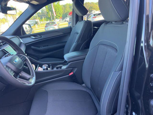 new 2026 Jeep Grand Cherokee car, priced at $37,235