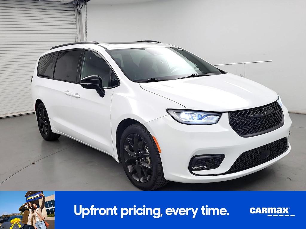 used 2025 Chrysler Pacifica car, priced at $38,998