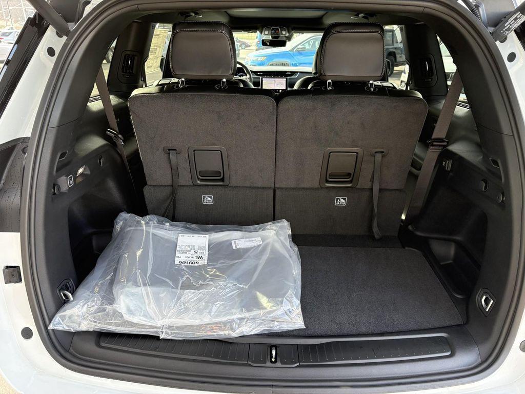 new 2025 Jeep Grand Cherokee L car, priced at $48,846