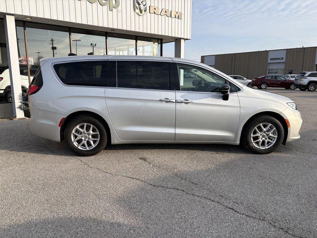 used 2024 Chrysler Pacifica car, priced at $35,179