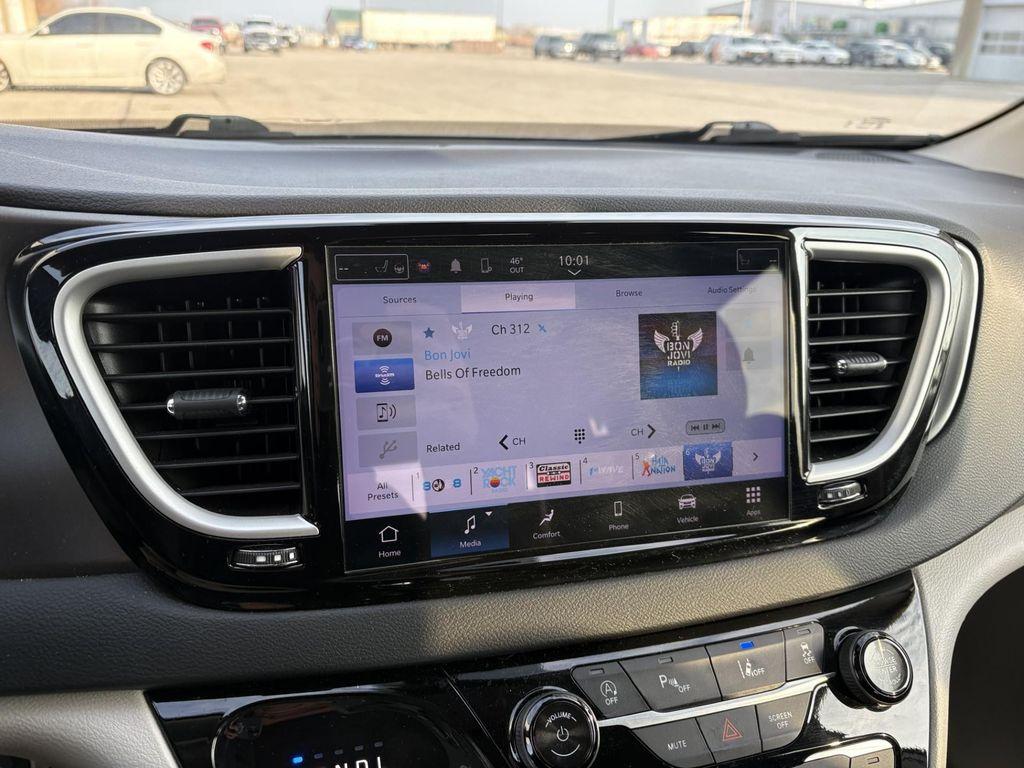 used 2024 Chrysler Pacifica car, priced at $35,179