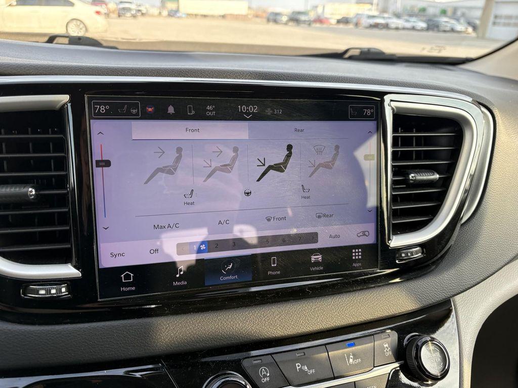 used 2024 Chrysler Pacifica car, priced at $35,179