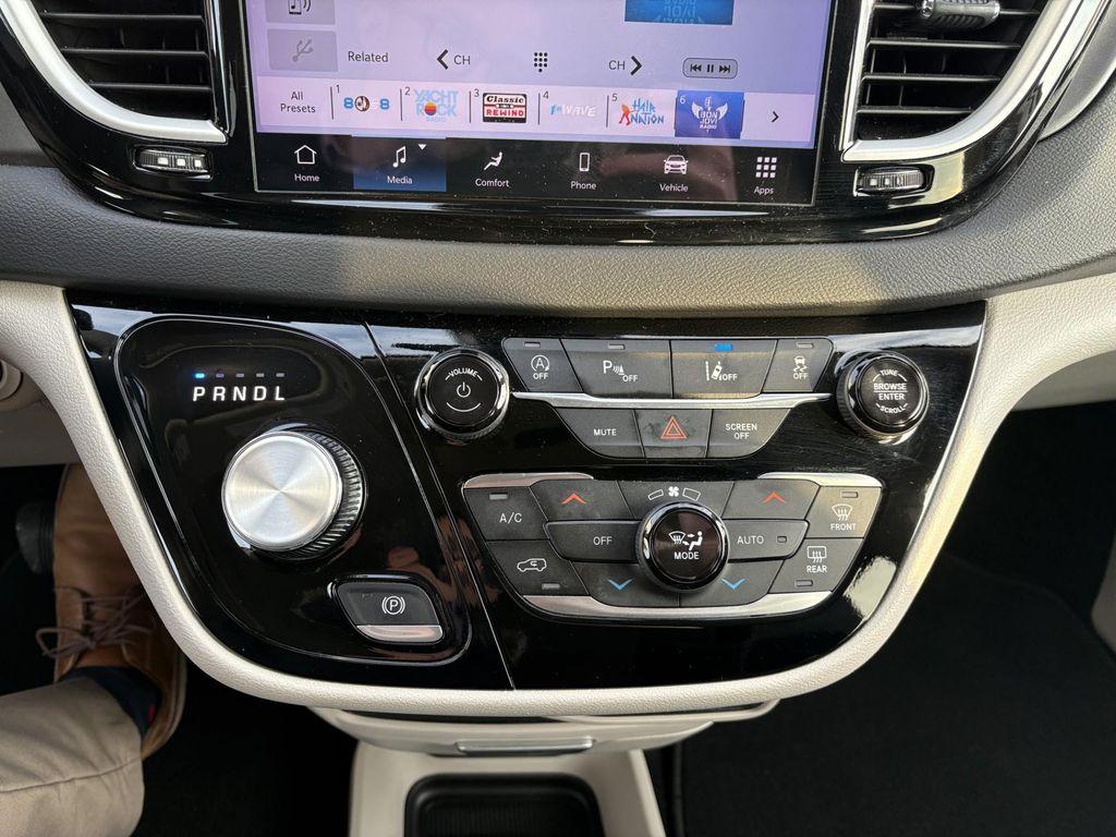 used 2024 Chrysler Pacifica car, priced at $35,179