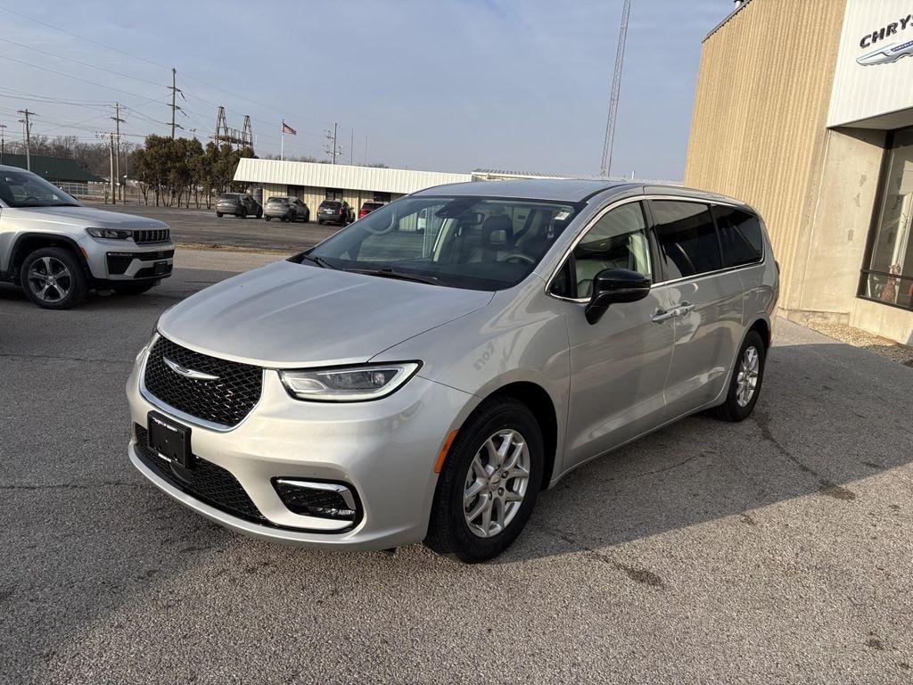 used 2024 Chrysler Pacifica car, priced at $35,179