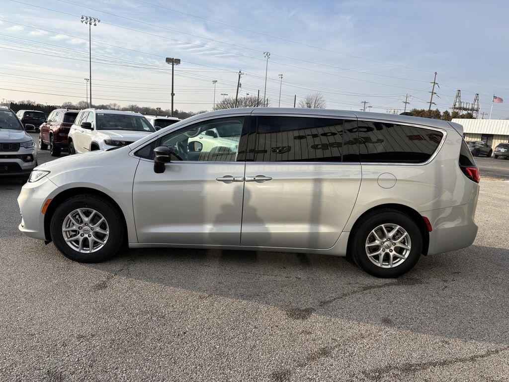 used 2024 Chrysler Pacifica car, priced at $35,179