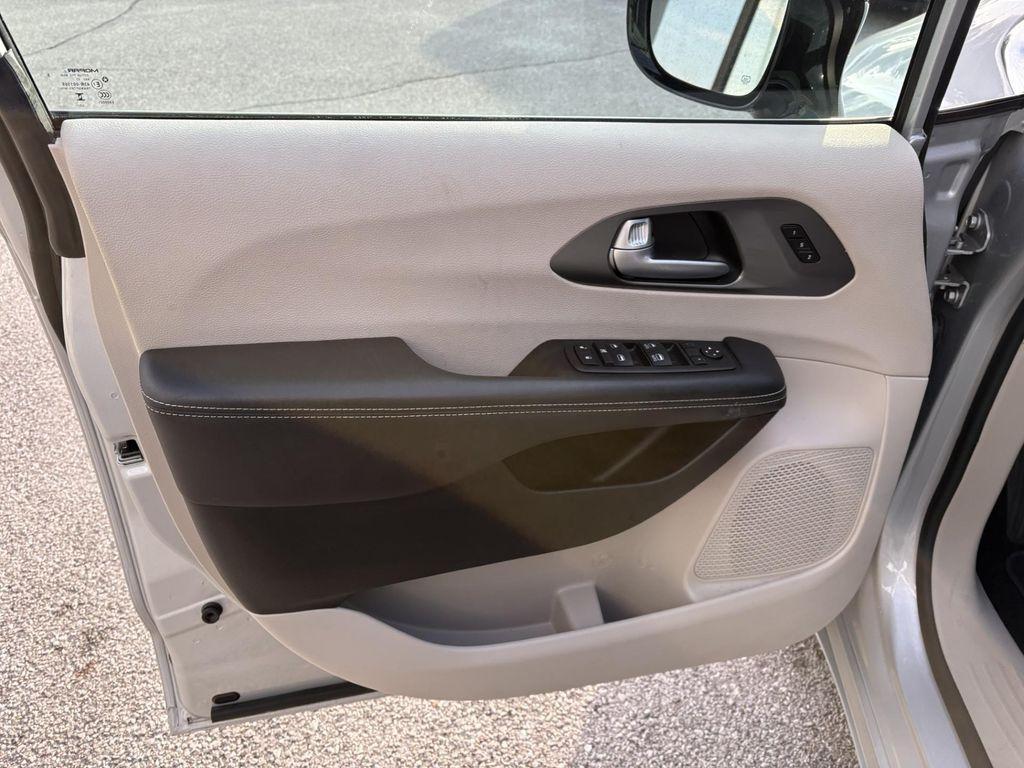 used 2024 Chrysler Pacifica car, priced at $35,179