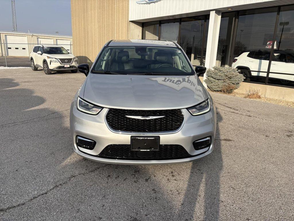 used 2024 Chrysler Pacifica car, priced at $35,179